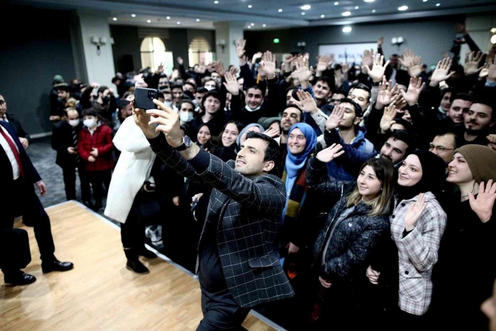 Selçuk Bayraktar öğrencilerle buluştu