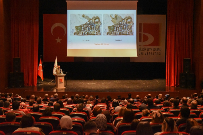 58-akademisyen-cubbe-giydi1.jpg