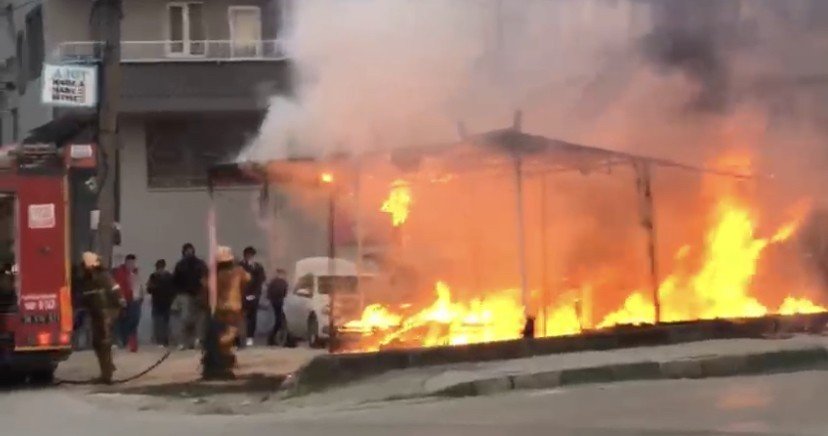 Manav dükkanında yangın çıktı