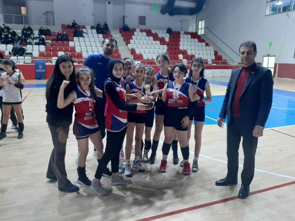 Voleybolda şampiyon değişmedi