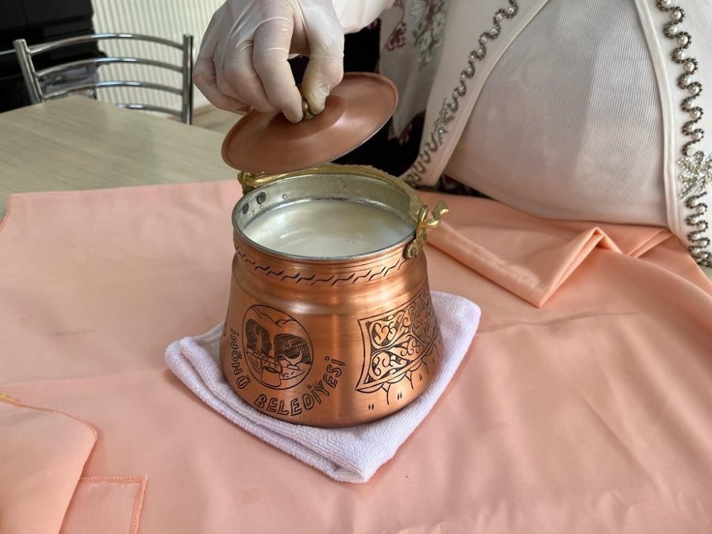 Cumhurbaşkanı manda yoğurdunu işaret etti, ilçede telefonlar kilitlendi