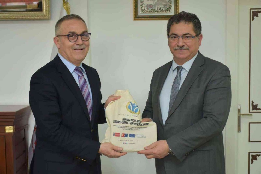 Finale kalan öğrencileri makamında ağırladı