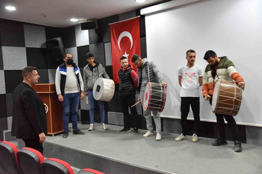 Davulcular hünerlerini sergiledi