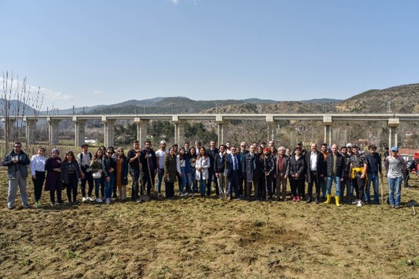 tarimsal-uygulama-ve-arastirma-merkezi-meyve-bahcesi-acildi.jpg