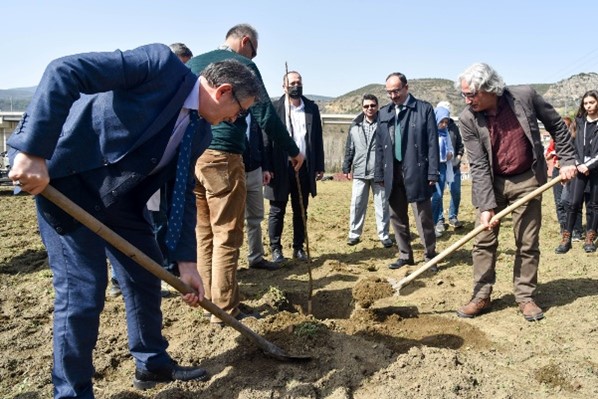 tarimsal-uygulama-ve-arastirma-merkezi-meyve-bahcesi-acildi2.jpg