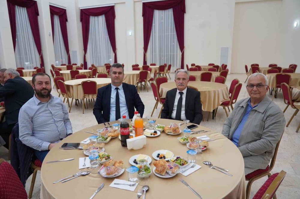 Meclis üyeleri ve muhtarlarla iftar yemeğinde bir araya geldi