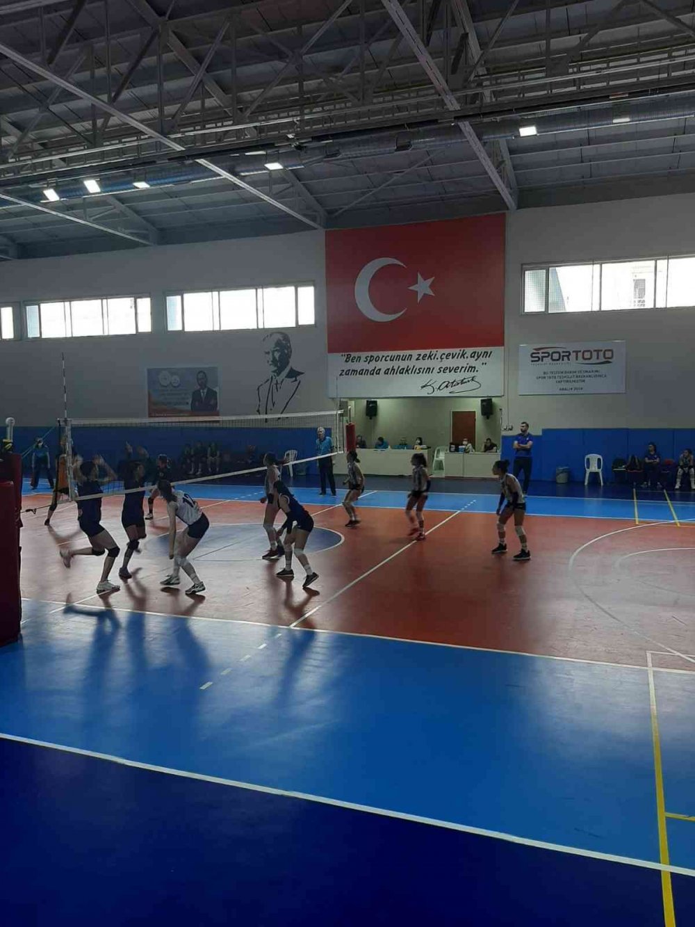 Bozüyüklü kızlar finallere yükseldi