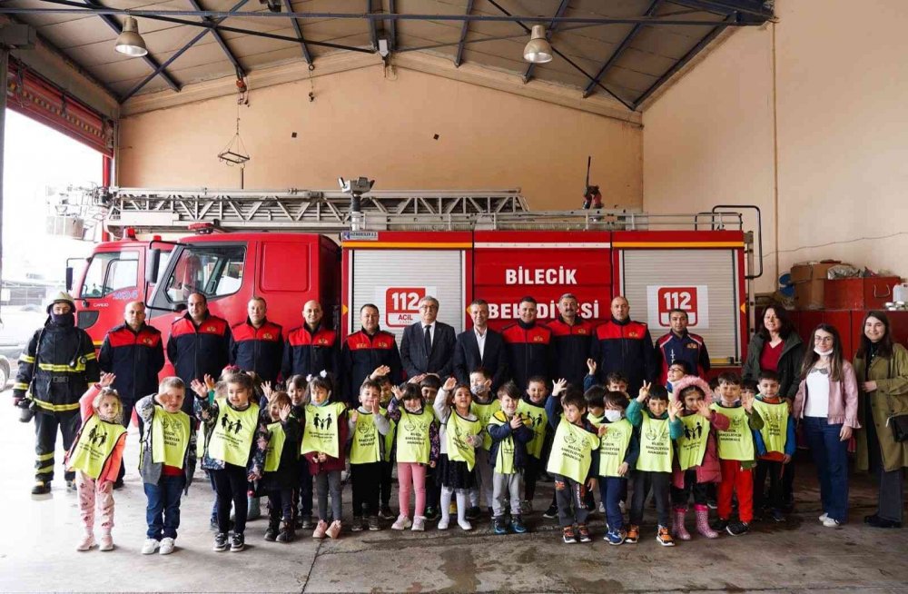 Anaokulu öğrencileri itfaiyeciliği öğrendi