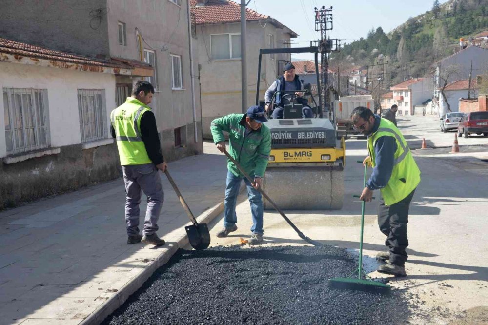 Bozüyük’te altyapı ve yol çalışmaları sürüyor