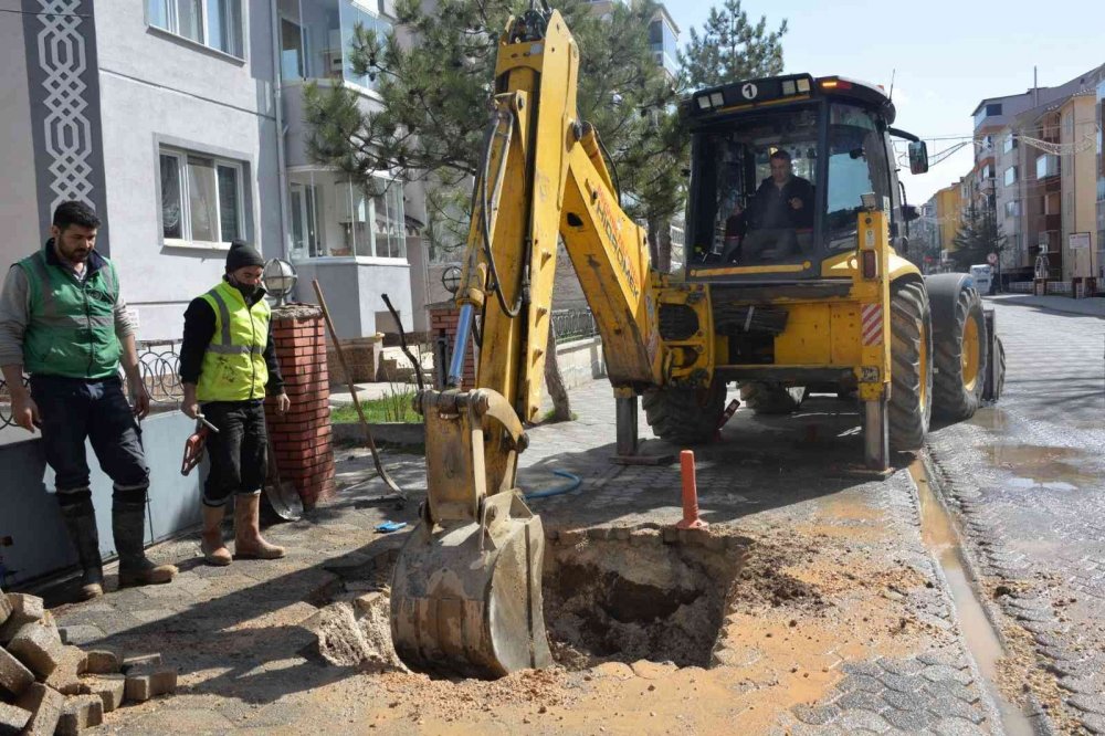Bozüyük’te altyapı ve yol çalışmaları sürüyor