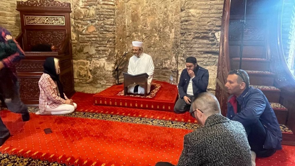 Ezan sesinden etkilenen Ukraynalı kadın Müslüman oldu