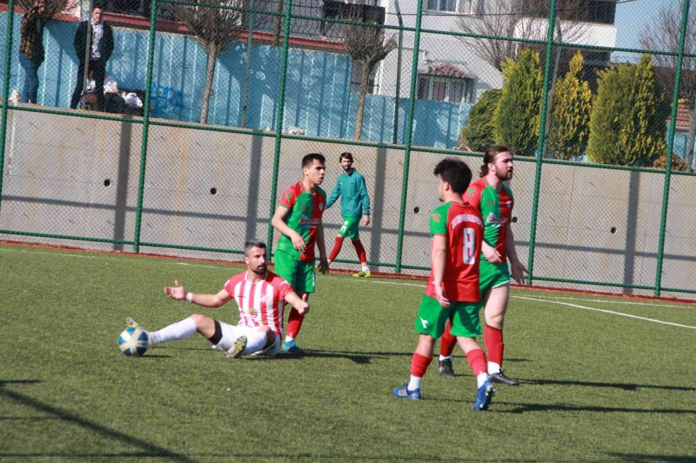 Gergin geçen maçı Bilecikspor kazandı
