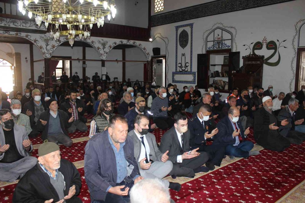 Osmaneli’nde şehit polisler için mevlit okutuldu