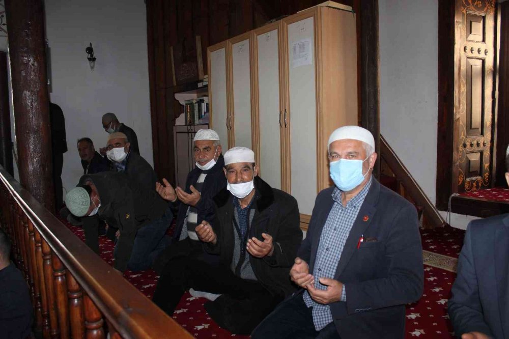 Osmaneli’nde şehit polisler için mevlit okutuldu