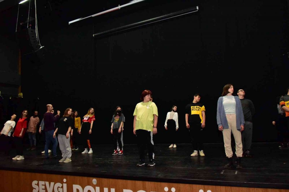 Başkan Bakkalcıoğlu sanatsever gençlerle bir araya geldi