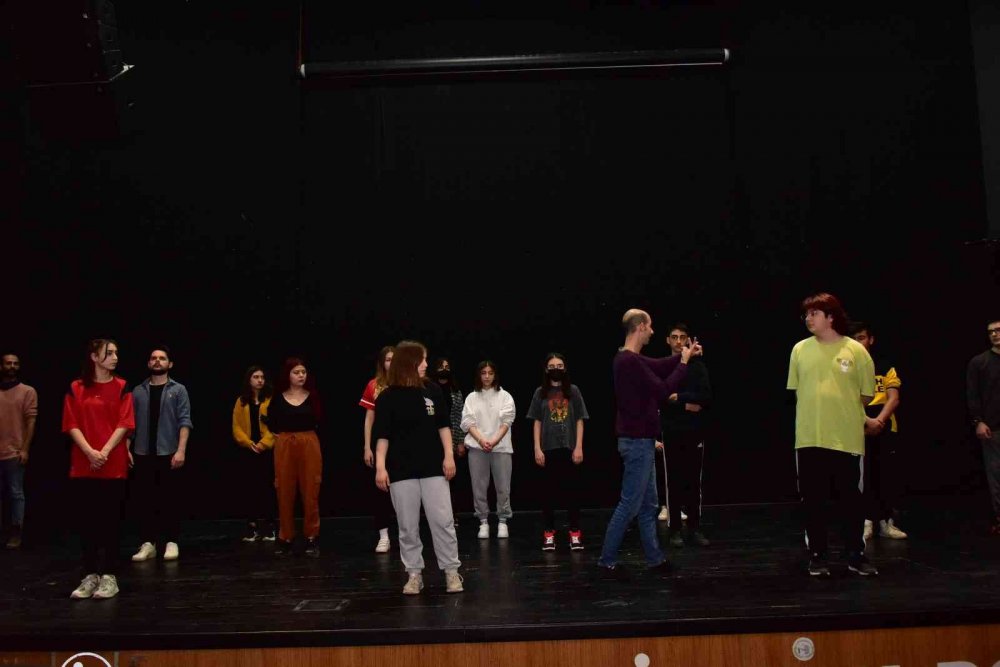 Başkan Bakkalcıoğlu sanatsever gençlerle bir araya geldi