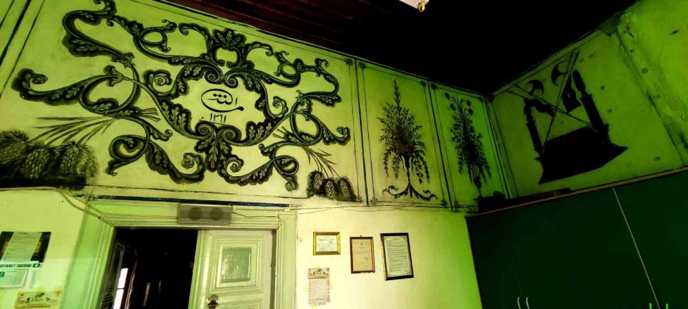 Bu köyün camisini görmek için geliyorlar