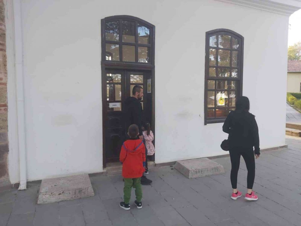 Ertuğrul Gazi türbesi ziyaretçileri erken kapanmaya tepkili