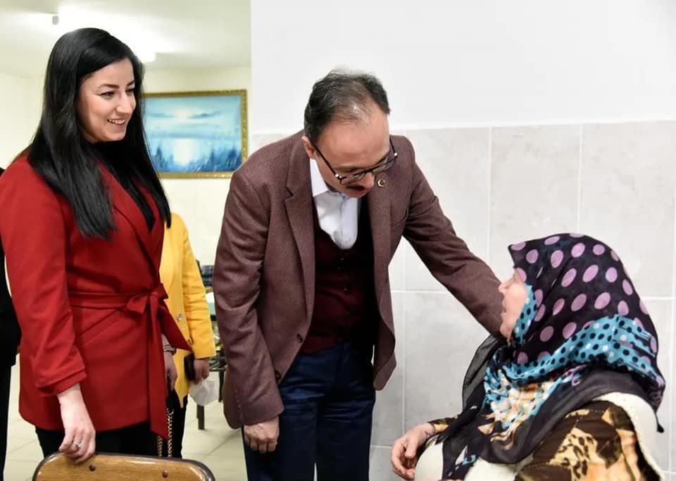 Vali Kızılkaya huzurevi sakinleriyle iftar yaptı