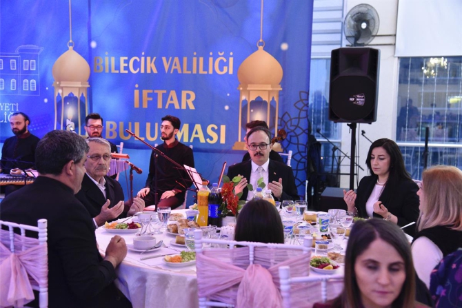 vali-kizilkayadana-nlamli-iftar1.jpg