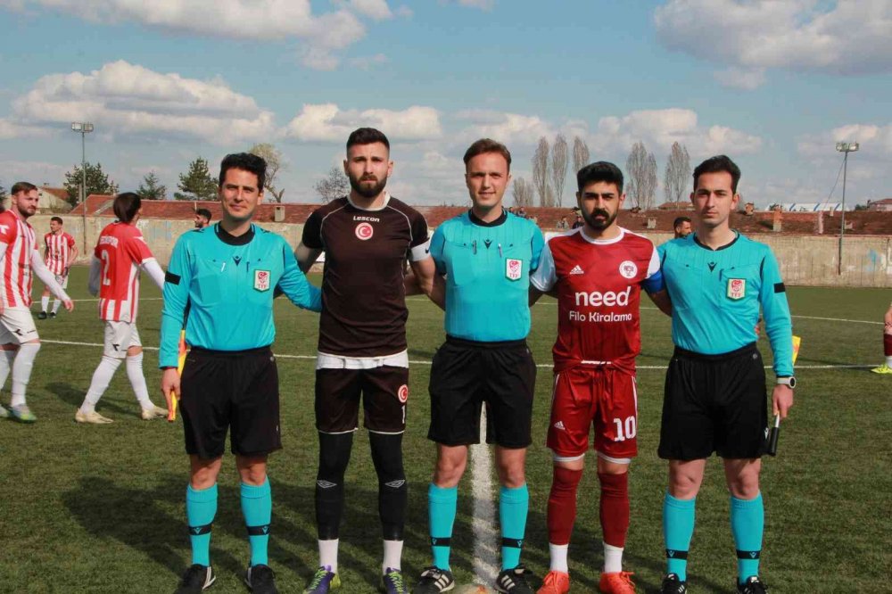 Bilecikspor ilk yarı zorlandığı maçı ikinci yarıda bitirdi