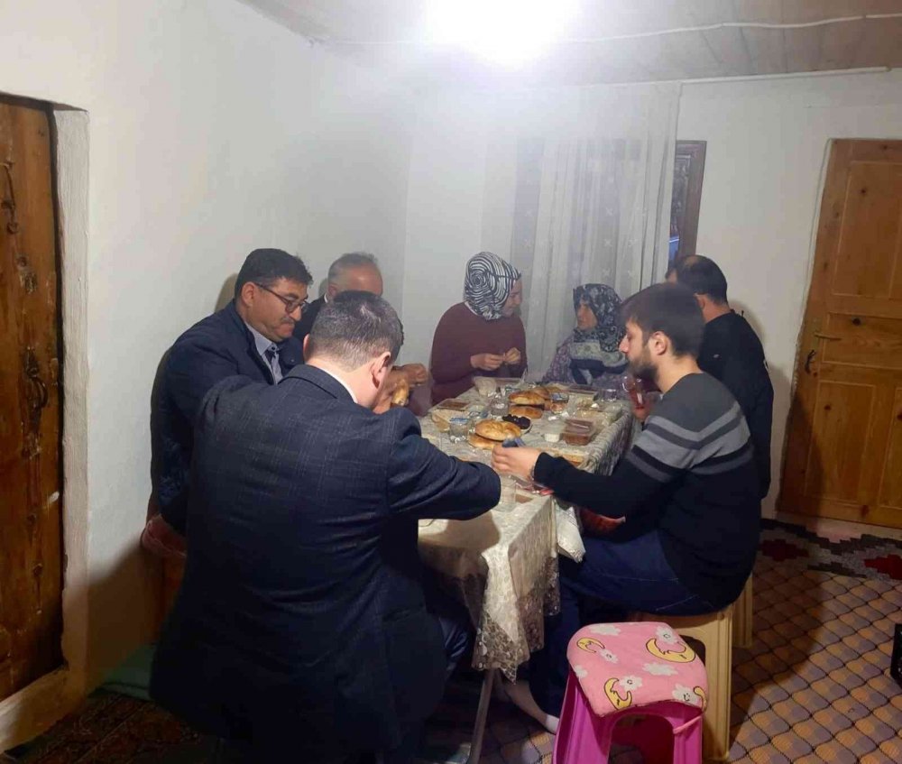 Kaymakam Saçal, Şadan Teyze’nin iftar sofrasına konuk oldu
