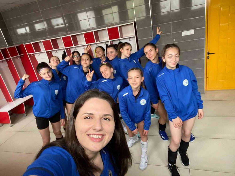 Midi Kızlar Voleybol Takımı Türkiye’nin en iyi 32 takımı arasında