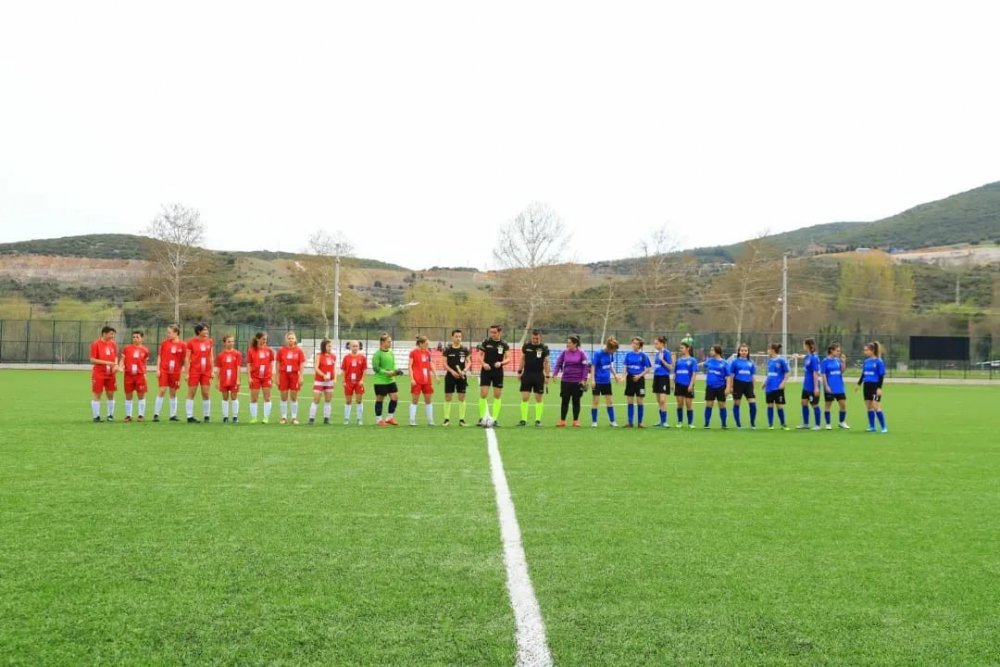 Bilecikspor Kadın Futbol Takımı rakibine gol oldu yağdı