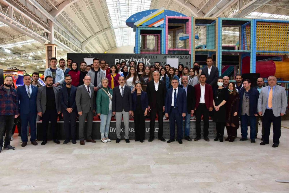 Bozüyük’te 23 Nisan Tipografi Afiş Sergisi düzenlendi