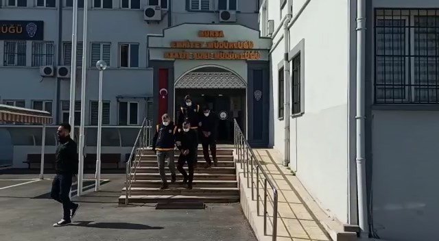 Araç fareleri kovalamaca sonucu yakayı ele verdi