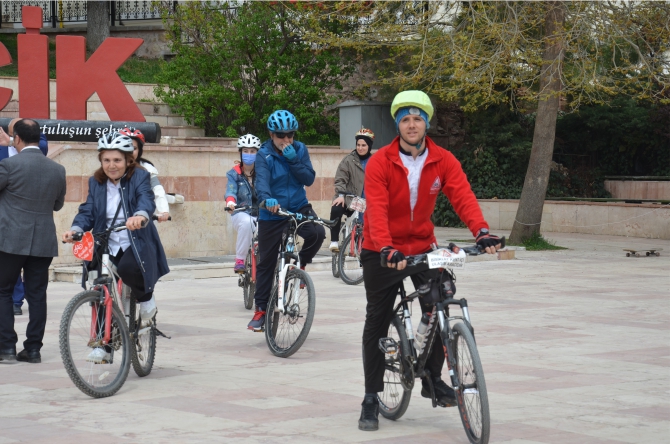 ayva-cicegi-bisiklet-turu-yapildi1-001.jpg