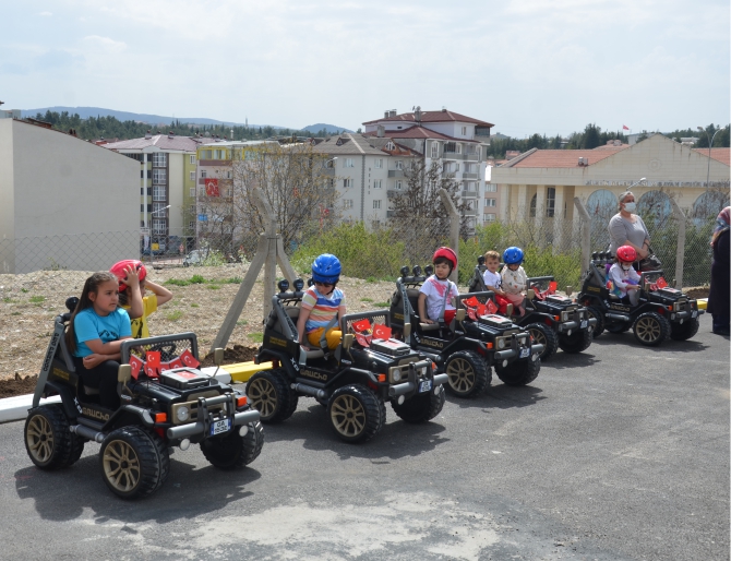 cocuk-trafik-egitim-parki-acildi4.jpg