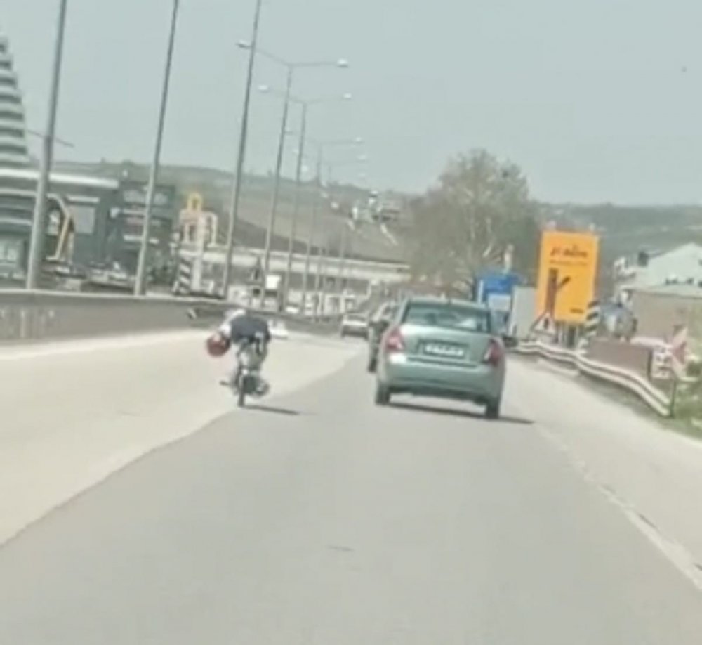 Motosiklet üzerinde akrobatik hareketler yapan sürücüye ceza