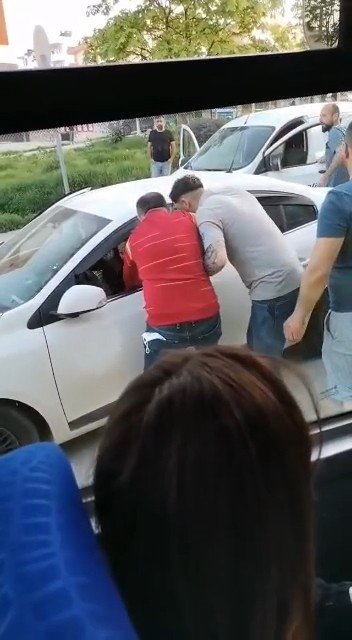 Yol verme tartışması kameralarda