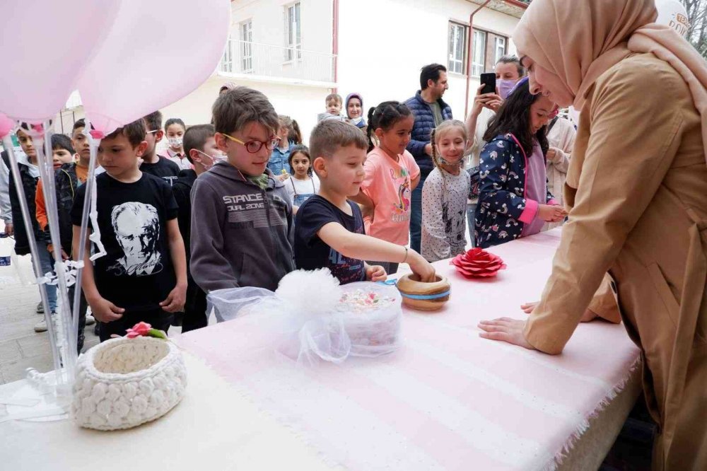 “Atık Malzemeni Getir, Oyuncağını Götür" etkinliği büyük ilgi gördü