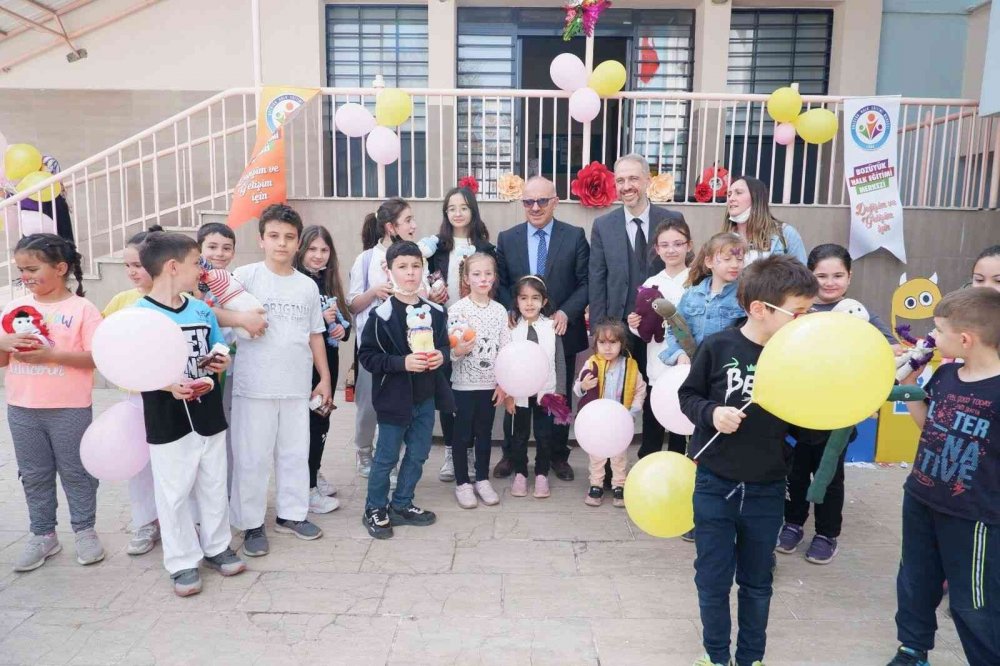 “Atık Malzemeni Getir, Oyuncağını Götür" etkinliği büyük ilgi gördü