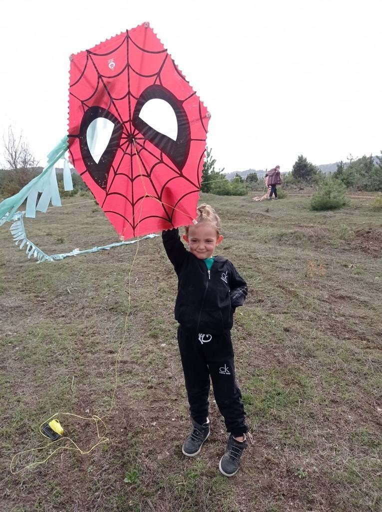 Madencilik çalışanlarından çocuklara sürpriz