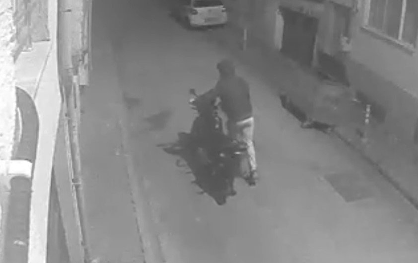 140 bin lira değerindeki 2 motosiklet apartmanın garajından çalındı