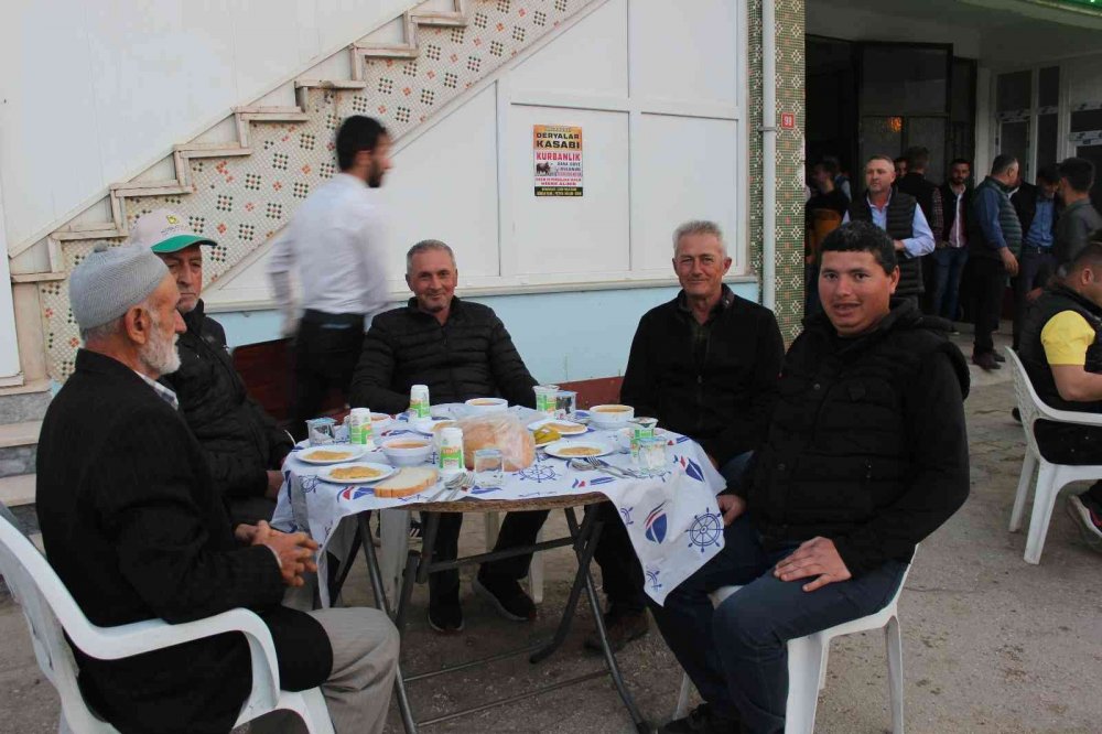 20 yıldır sürdürülen geleneksel iftar programında 500 kişi bir araya geldi