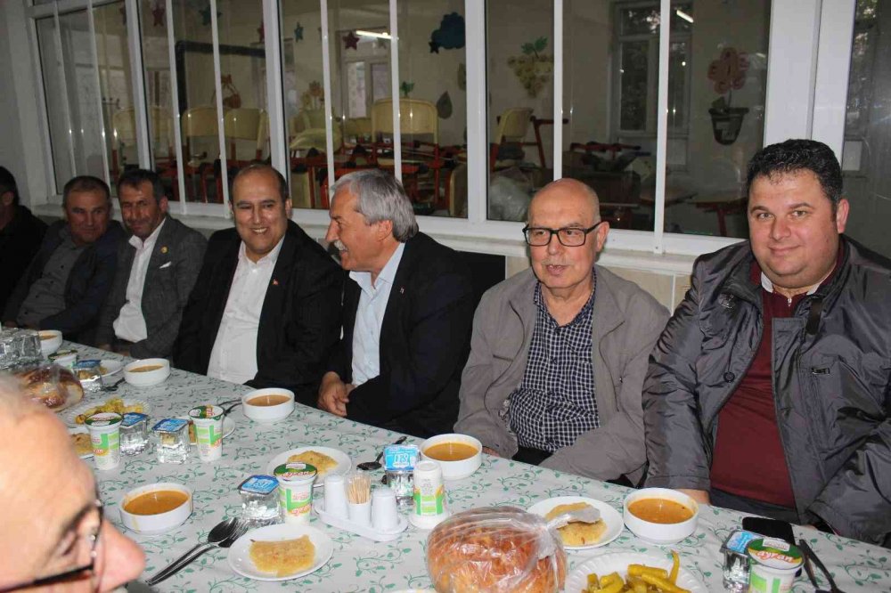 20 yıldır sürdürülen geleneksel iftar programında 500 kişi bir araya geldi