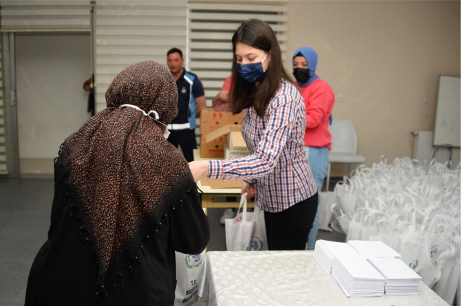 bozuyuk-belediyesinden-ihtiyac-sahibi-ailelere-yardim1.jpg