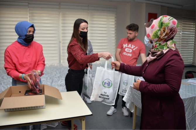bozuyuk-belediyesinden-ihtiyac-sahibi-ailelere-yardim3.jpg