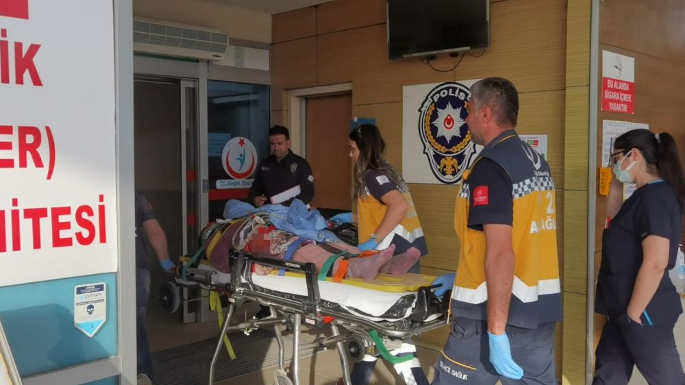 Çamaşır asarken asansör boşluğuna düşen kadın ölümden döndü