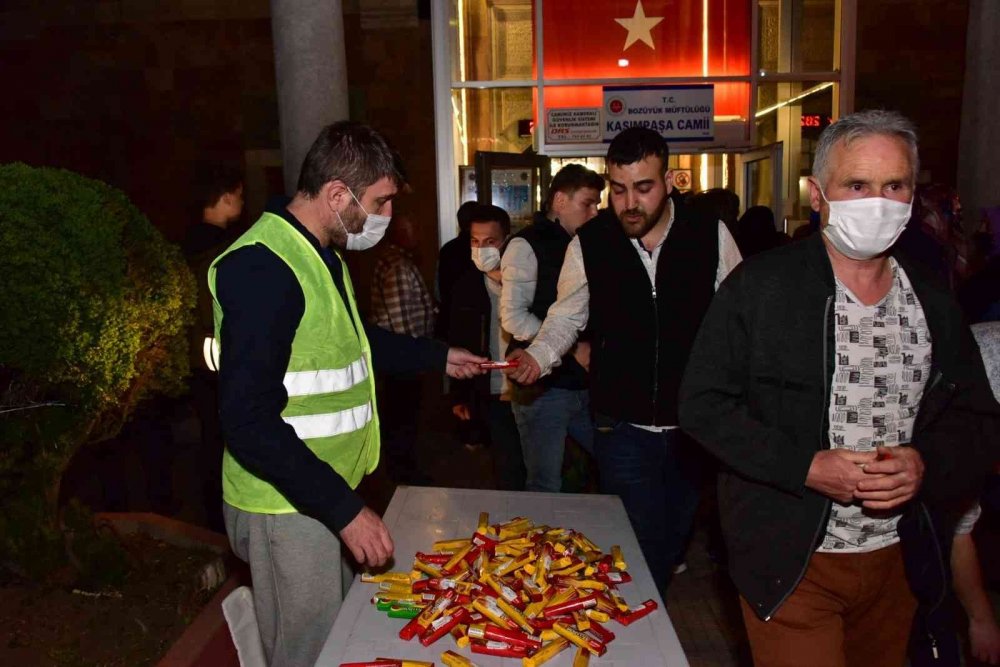 Kadir Gecesi camilerde dualarla karşılandı