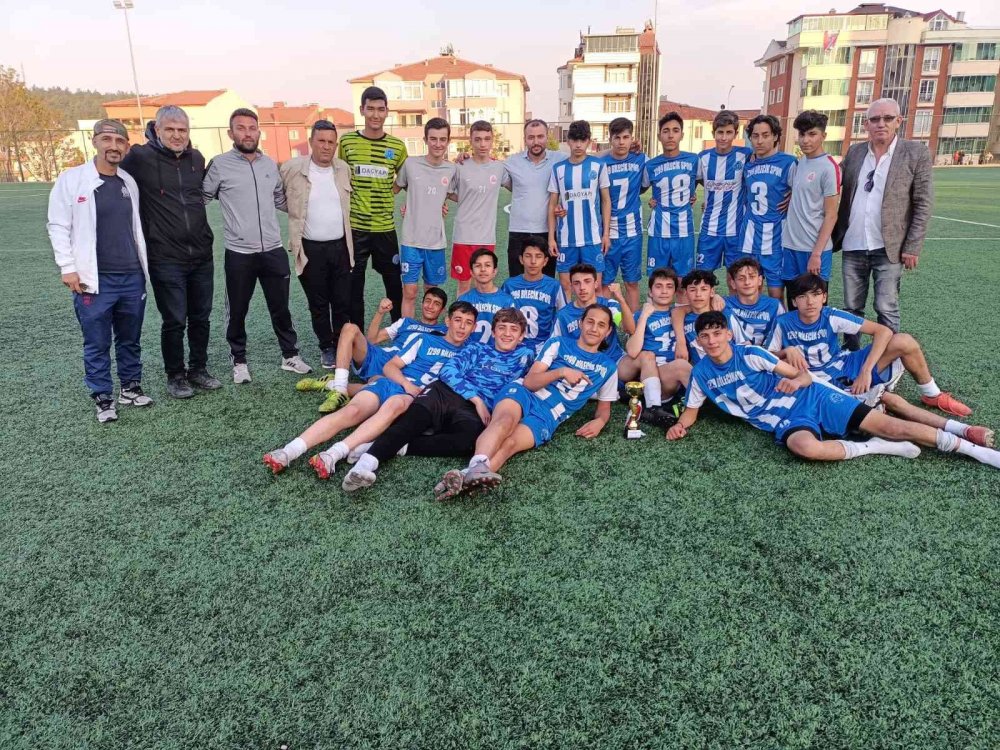 U16 Gençler Futbol Ligi’nin şampiyonu 1299 Bilecik Kulübü