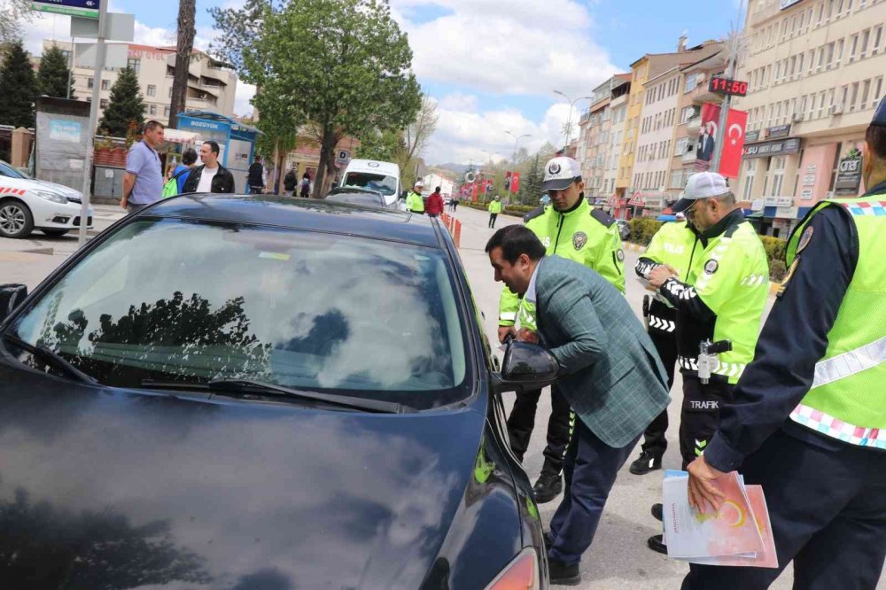 Bozüyük’te yayalara uygulamalı eğitim ve bilgilendirme