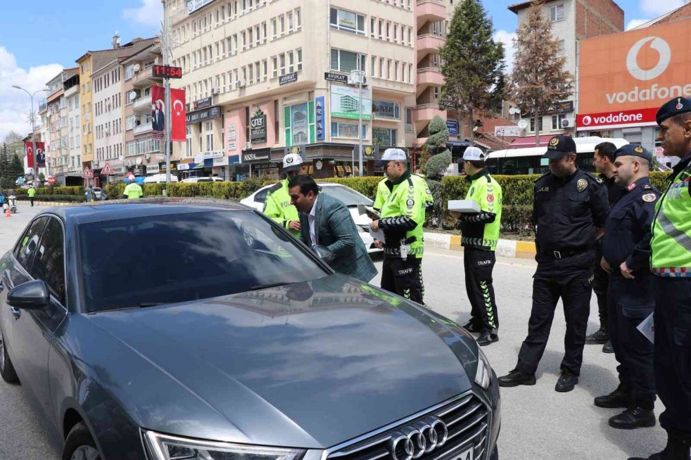 Bozüyük’te yayalara uygulamalı eğitim ve bilgilendirme