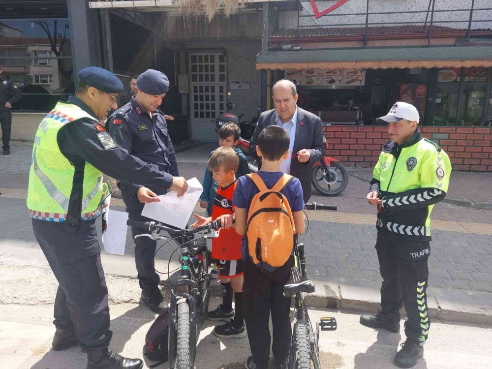 Osmaneli’de "Yayalar için 5 adımda güvenli trafik" uygulaması yapıldı