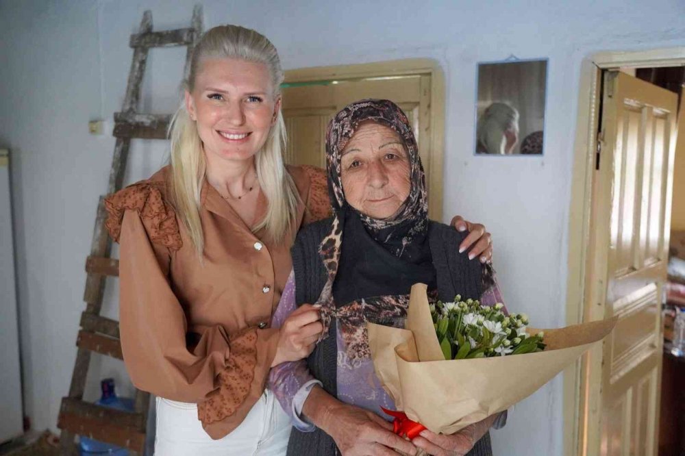Evlilikte 30 yılı devirmiş annelere ziyaret