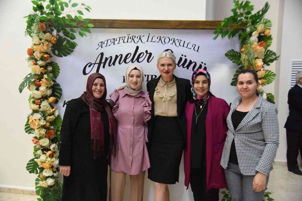 Başkan Vekili Subaşı, Atatürk İlkokulu anneleriyle bir araya geldi